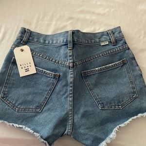 This is a new pair of billabong shorts, still has tags on